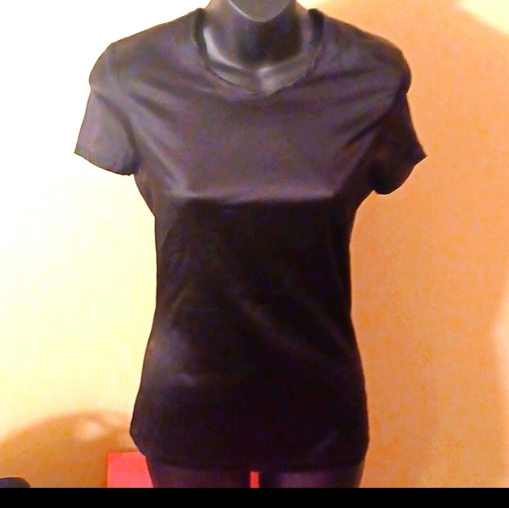 Susan Lazar! 95% silk,5% lycra,black,short sleeve tshirt! Sz.M
